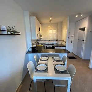 Con Espectacular Vista, Piscinas, Recep 24 Hs Apartamento